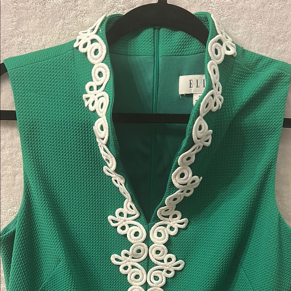 Elle Green & White Sheath Dress with Plunge Neckline - Picture 4 of 16